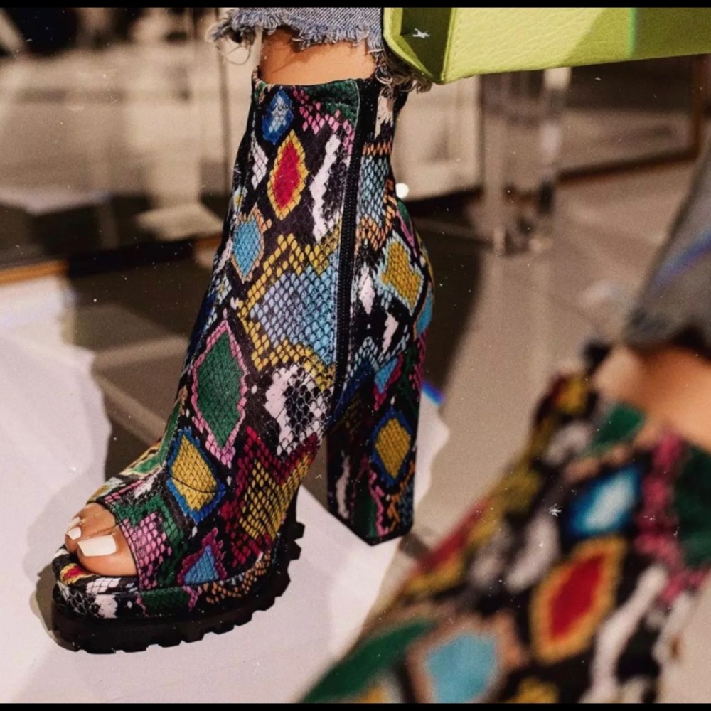 Boots- Multi snake colored mouth boots